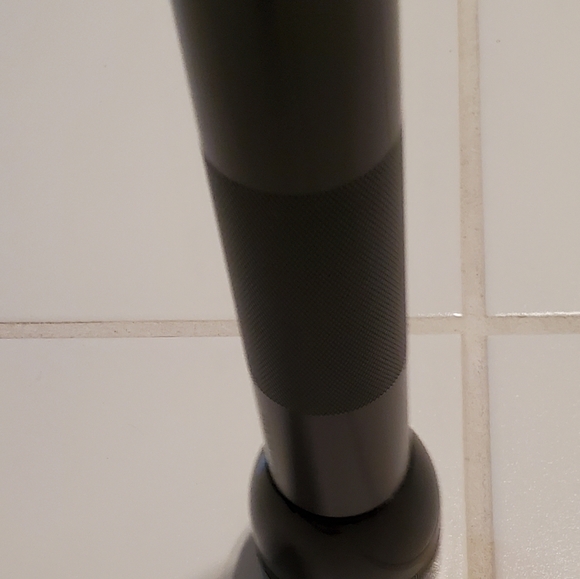 Genuine Mag-Lite 10" Excellent Condition No Scratches On Inspection Working - Picture 9 of 12